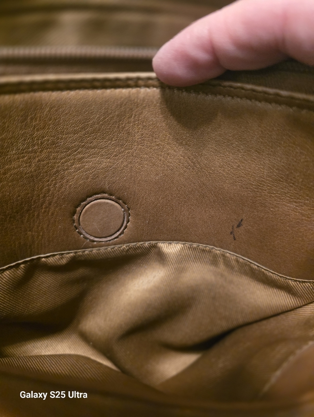ili New York, East-West Leather Crossbody, Organizer Bag - Picture 15 of 16